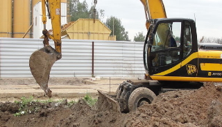 Выкопать яму экскаватором в Арсеньеве от 949 руб. - 2Землекопа-Рсн